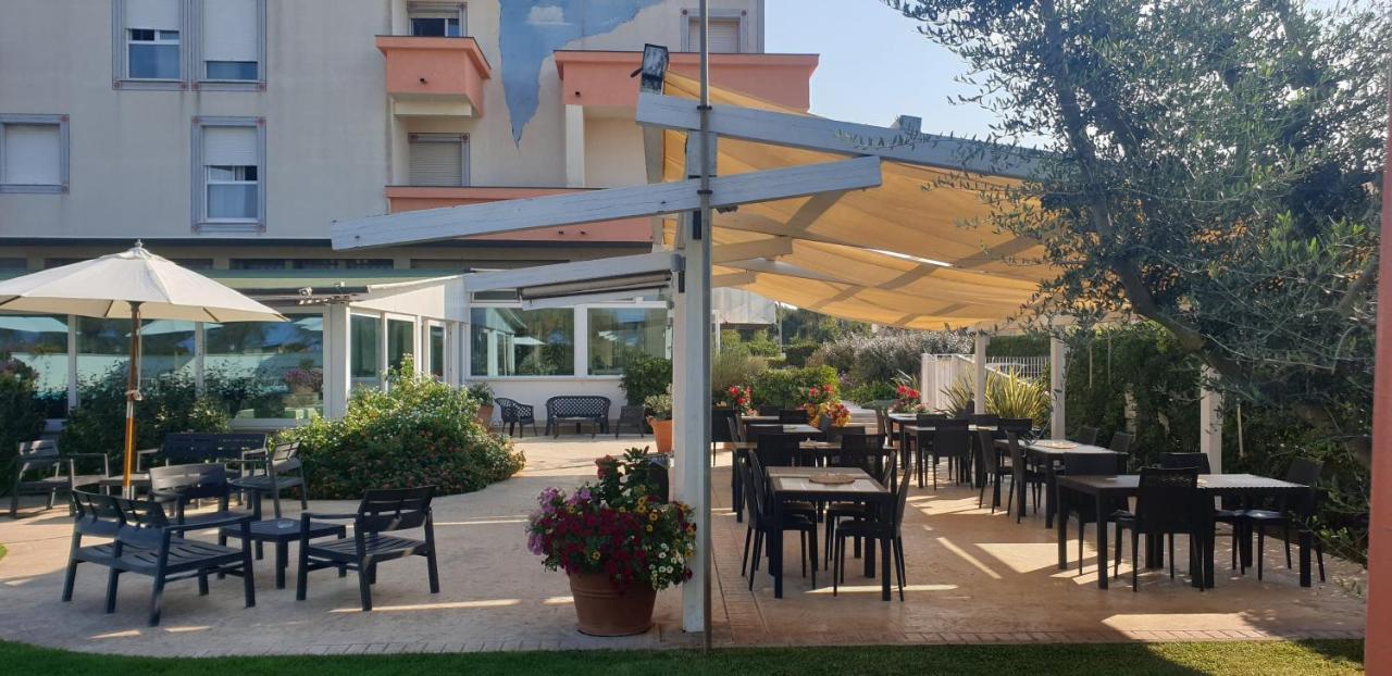 Hotel Corallo Fregenae Exterior foto